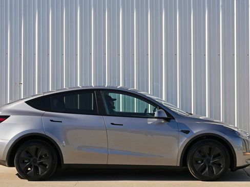 Used 2025 Tesla Model Y Long Range image 52