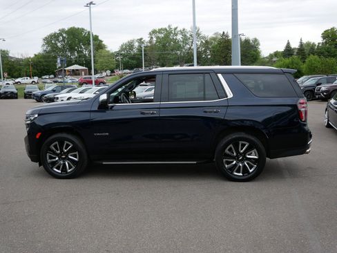 Used 2021 Chevrolet Tahoe Premier w/ Premium Package AWD/4WD image 4