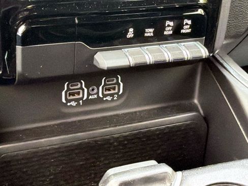 Used 2023 RAM 1500 Laramie AWD/4WD image 18