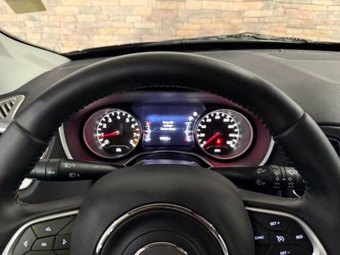 Used 2017 Jeep Compass Latitude w/ Popular Equipment Group FWD image 11