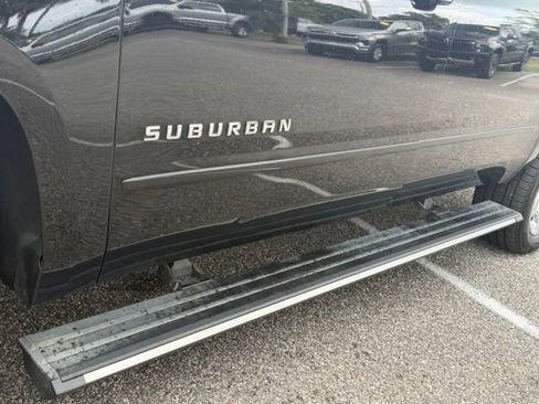 Used 2018 Chevrolet Suburban Premier RWD image 21