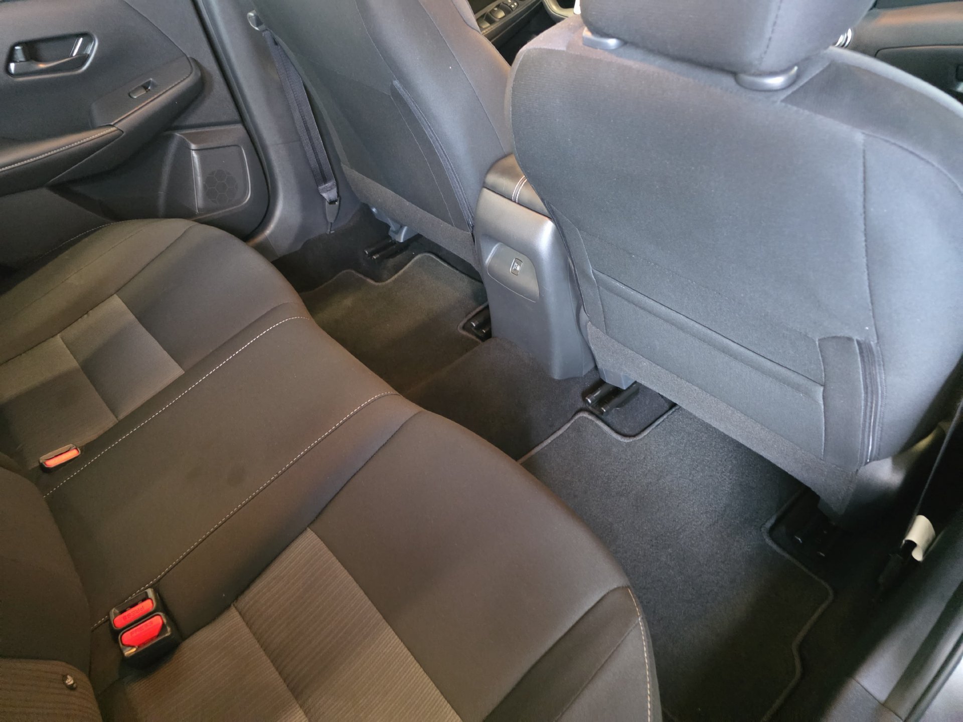 Used 2025 Nissan Sentra SV FWD image 28