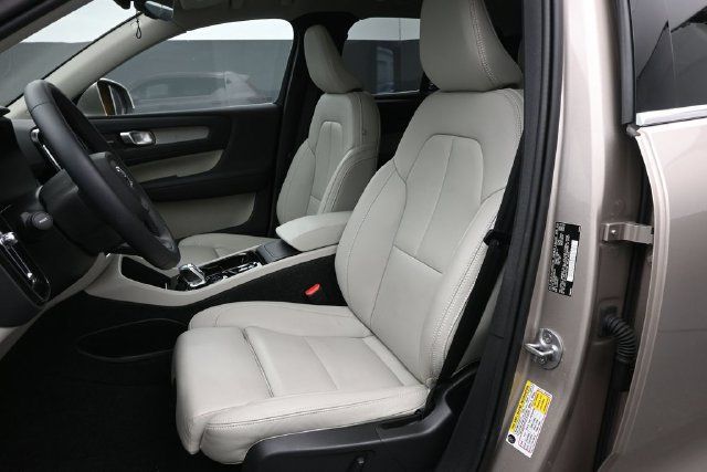 Used 2024 Volvo XC40 B5 Ultimate AWD/4WD image 10