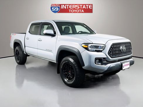 Used 2018 Toyota Tacoma TRD Off-Road w/ Technology Package AWD/4WD image 1