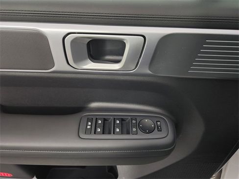 Certified 2025 Hyundai Santa Fe SEL image 9