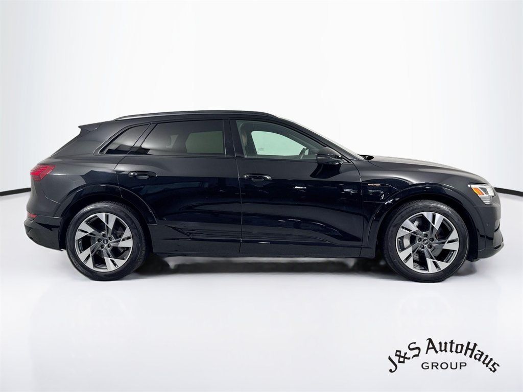 Used 2022 Audi e-tron Premium AWD/4WD image 8