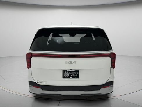 Used 2025 Kia Carnival FWD image 6