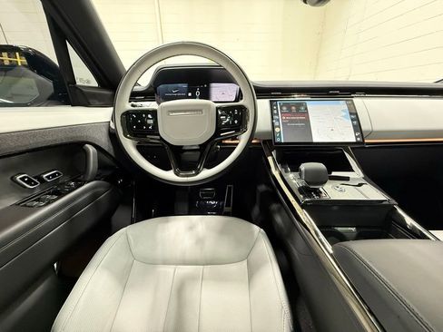 Used 2025 Land Rover Range Rover Sport Dynamic SE image 37