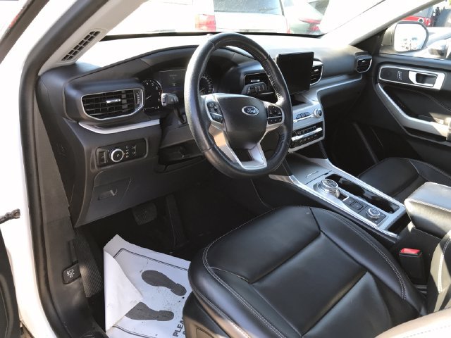Used 2023 Ford Explorer XLT AWD/4WD image 30