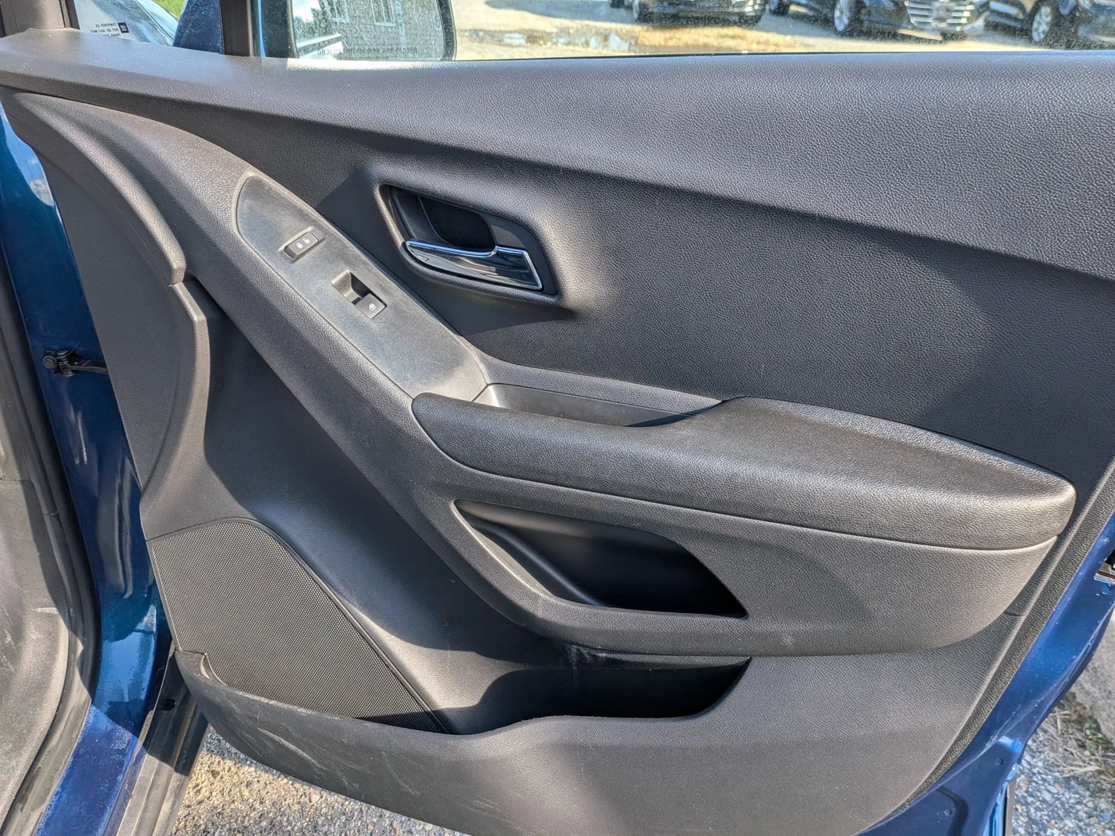 Used 2020 Chevrolet Trax LT FWD image 34