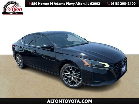 Used 2023 Nissan Altima 2.0 SR FWD image 1