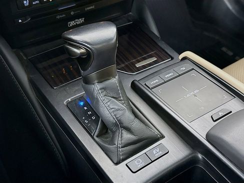 Used 2021 Lexus ES 300h w/ Premium Package image 16