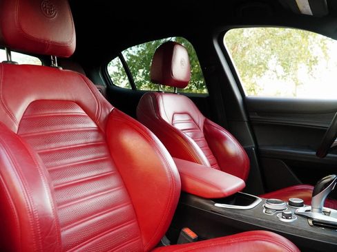 Used 2022 Alfa Romeo Stelvio Sprint image 15