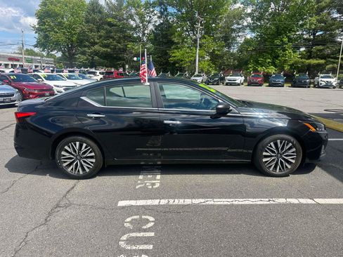Used 2025 Nissan Altima 2.5 SV FWD image 3