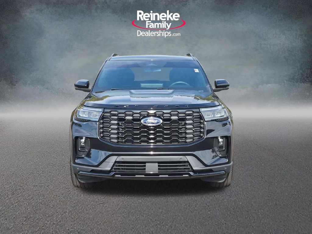 Used 2025 Ford Explorer ST-Line w/ Premium Package AWD/4WD image 2
