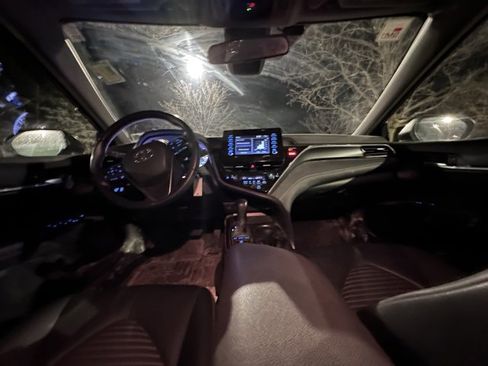 Used 2024 Toyota Camry SE image 11