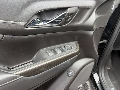 Used 2023 GMC Acadia SLT FWD image 17