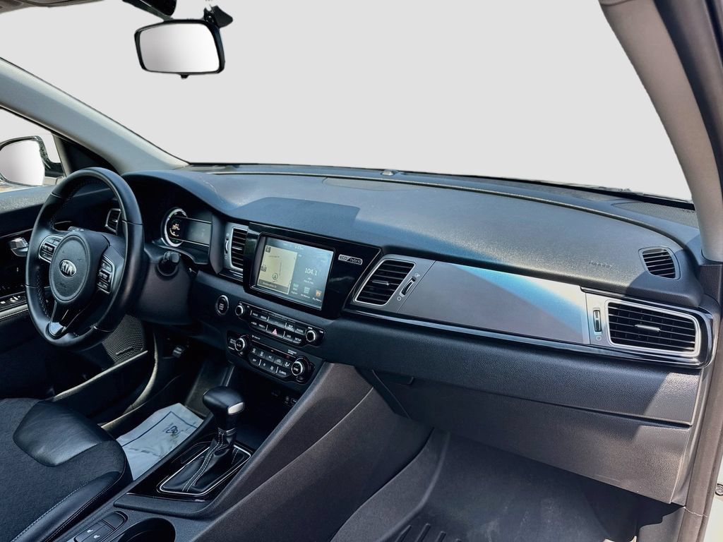 Used 2017 Kia Niro FWD image 30
