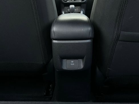 Used 2025 Nissan Versa SV image 12