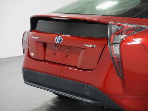 Used 2018 Toyota Prius One image 9