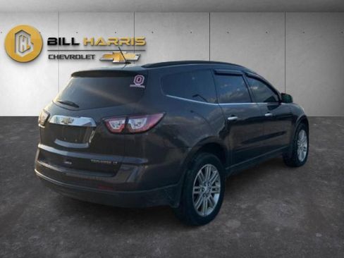 Used 2015 Chevrolet Traverse LT w/ Style and Technology Package FWD image 2