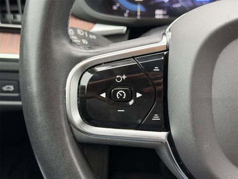 Used 2023 Volvo XC60 B5 Plus image 9