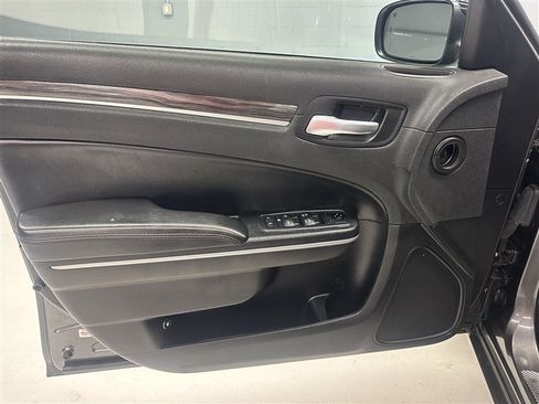 Used 2019 Chrysler 300 Touring w/ Sport Appearance Package RWD image 18