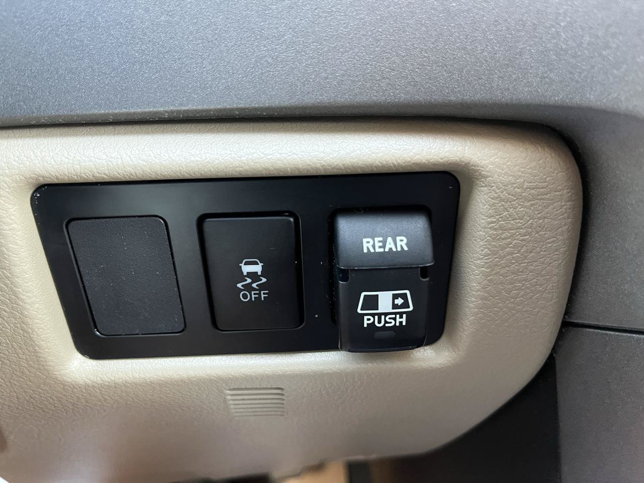 Used 2012 Toyota Tundra Limited AWD/4WD image 19