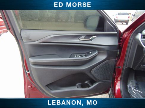 Used 2024 Jeep Grand Cherokee Laredo image 11