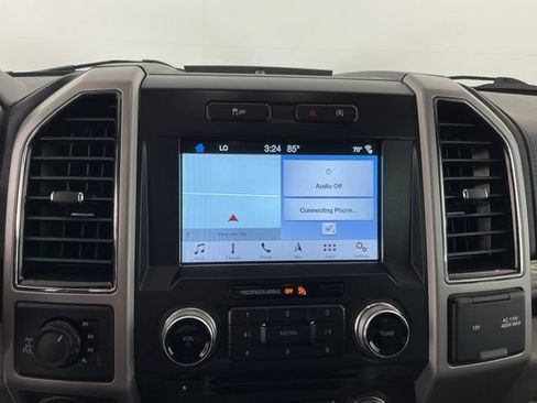 Used 2018 Ford F150 Lariat w/ Equipment Group 502A Luxury AWD/4WD image 19