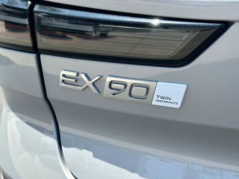 New 2025 Volvo EX90 Ultra image 23