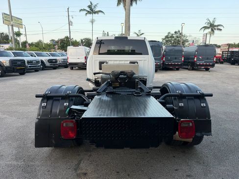 Used 2022 RAM 5500 4x4 Crew Cab w/ Chrome Appearance Group image 4