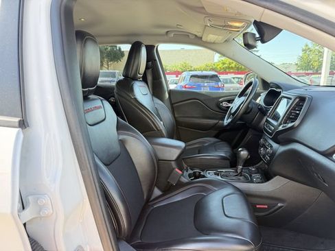 Used 2019 Jeep Cherokee Trailhawk w/ Cold Weather Group AWD/4WD image 30