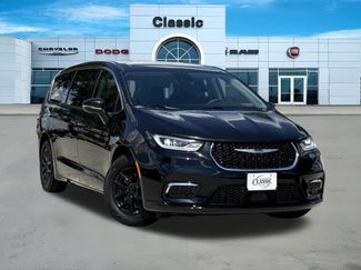 Used 2023 Chrysler Pacifica Touring-L FWD video 1