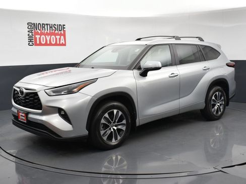 Used 2024 Toyota Highlander XLE AWD/4WD image 8