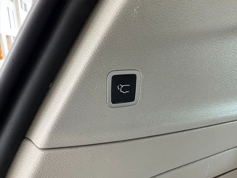 Used 2019 Chrysler Pacifica Limited image 53