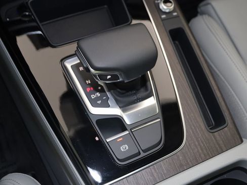 Used 2024 Audi Q5 2.0T Premium w/ Convenience Package image 7