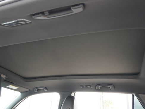 Used 2023 Volkswagen Atlas Cross Sport SE w/ Panoramic Sunroof Package FWD image 32