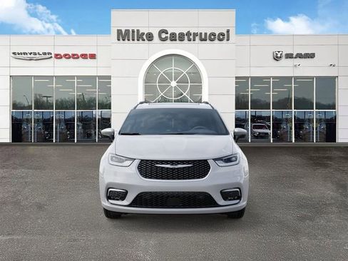 New 2026 Chrysler Pacifica Pinnacle image 6