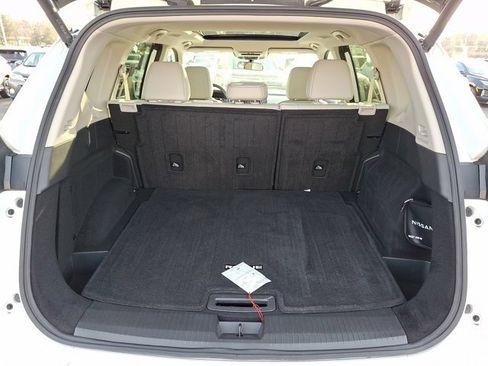 Used 2024 Nissan Rogue SV w/ SV Premium Package image 34