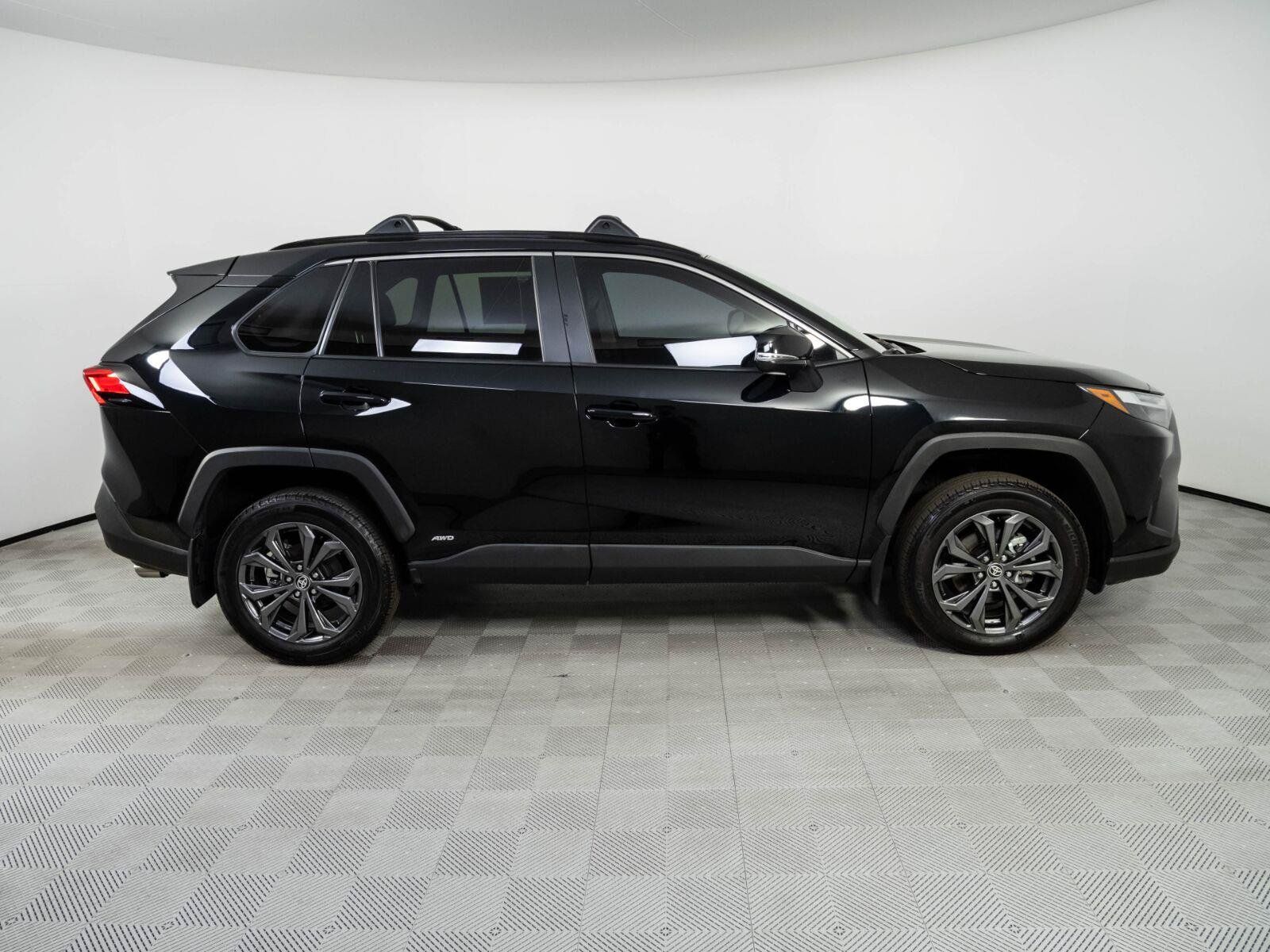 Used 2024 Toyota RAV4 XLE Premium AWD/4WD image 30
