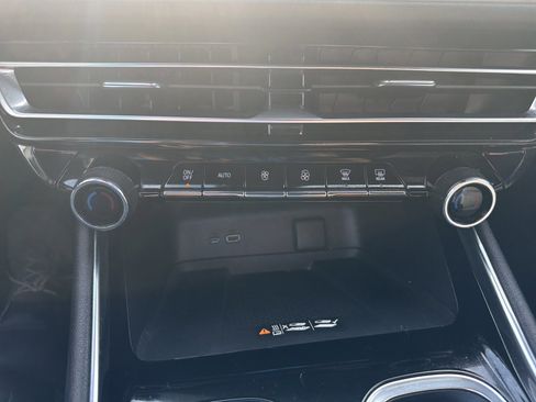 Used 2025 Chevrolet Traverse LT AWD/4WD image 20