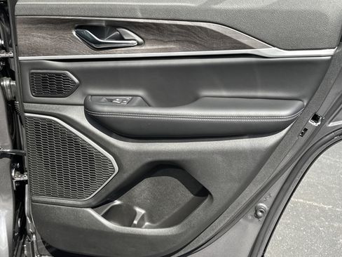 New 2026 Jeep Grand Cherokee Limited w/ Luxury Tech Group II AWD/4WD image 19