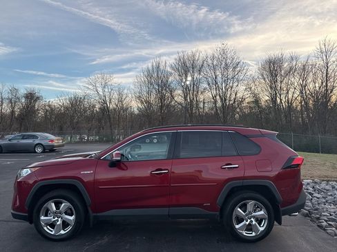 Used 2021 Toyota RAV4 Limited image 2