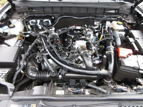 Used 2023 Ford Bronco Wildtrak image 30