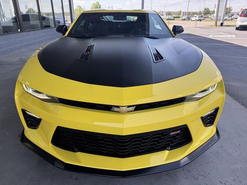 Used 2018 Chevrolet Camaro SS RWD image 4