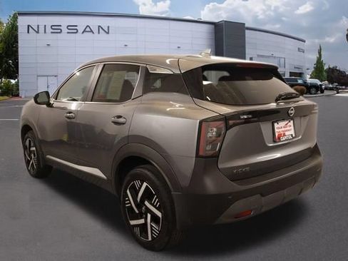 Used 2025 Nissan Kicks SV w/ Illumination Package FWD image 5