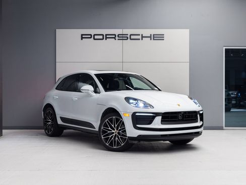 Certified 2026 Porsche Macan AWD/4WD image 9