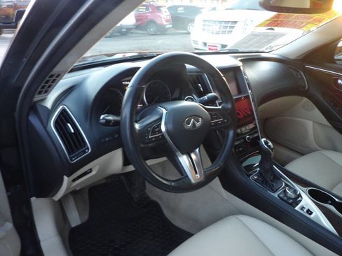 Used 2018 INFINITI Q50 Luxe w/ Essential Package (3.0T Luxe) image 6