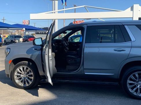 Used 2024 GMC Yukon Denali w/ Advanced Technology Package image 9